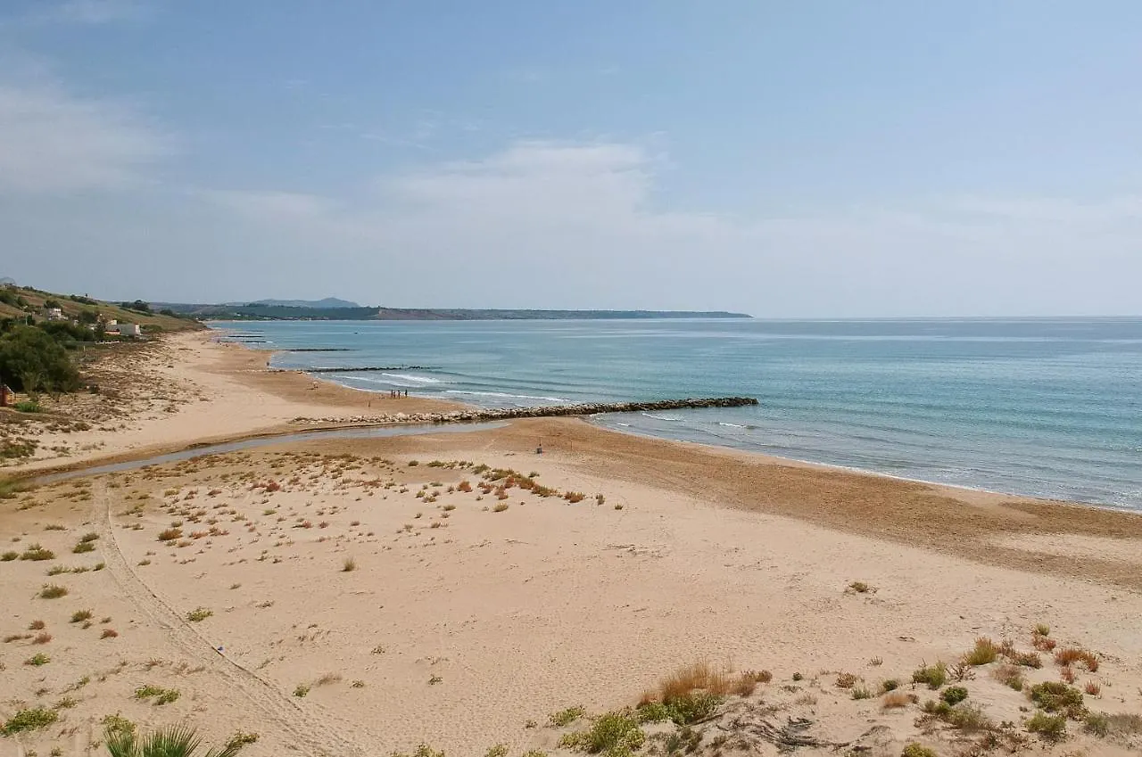 Villa Al Mare Porto Palo 0*,